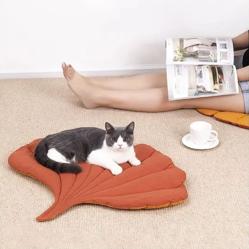 Outdoor Camping Dog Bed - リバーシブルソフトリーフペットクッション、洗える滑り止めベッドマット、猫、犬用、屋内、屋外、キャンプ、旅行、快適ギア